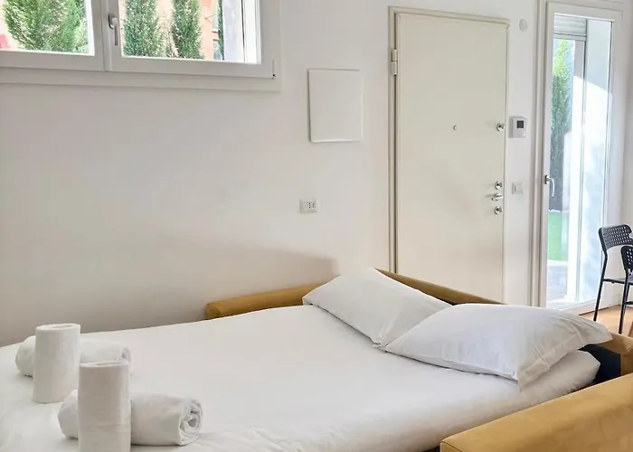Con Parcheggio Privato In Proprietà E Giardino Esclusivo