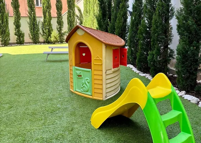 Con Parcheggio Privato In Proprieta E Giardino Esclusivo Rome