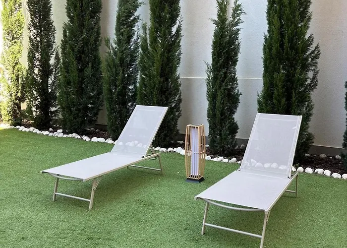 Con Parcheggio Privato In Proprieta E Giardino Esclusivo * Rome